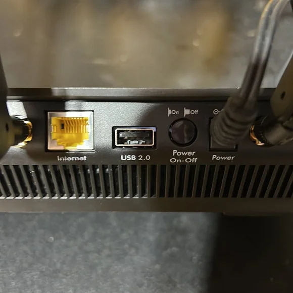 NetGear Nighthawk Wi-Fi Router - Picture 4 of 7